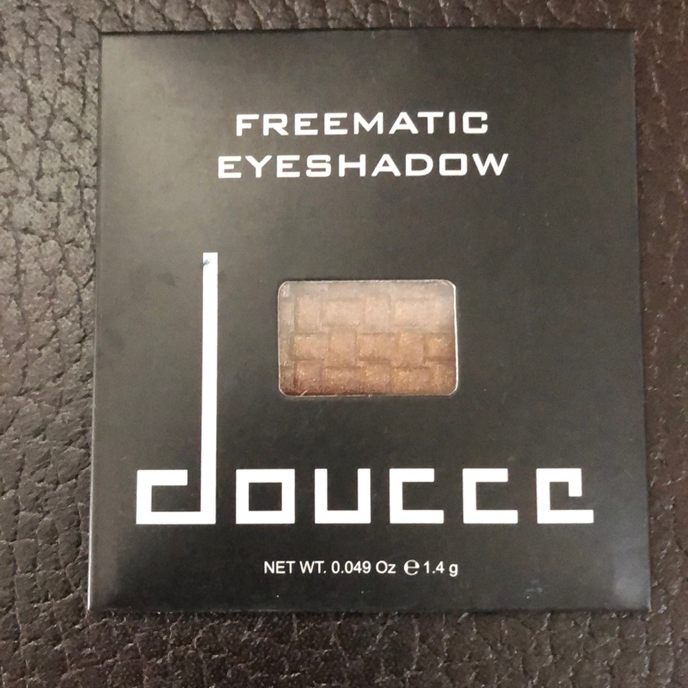 Doucce Freematic Eyeshadow NEW
